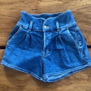 Hollister High Rise Mom Short